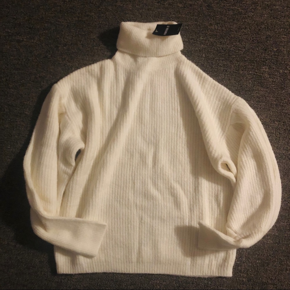Thick white ballon sleeve turtleneck sweater